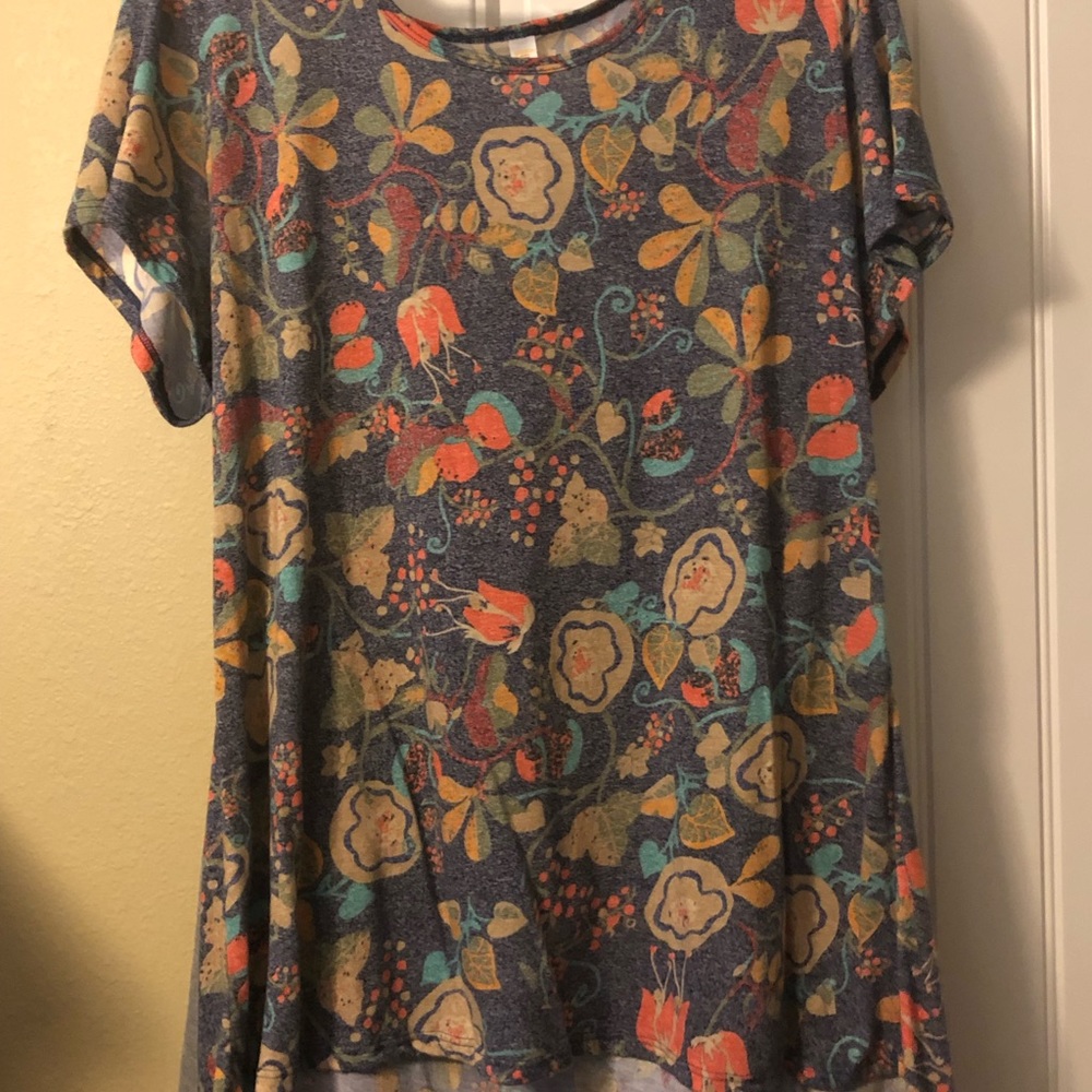 LuLaRoe Classic T. Beautiful print